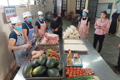 CÔNG TÁC GIAO NHẬN – KIỂM TRA THỰC PHẨM TẠI TRƯỜNG MẦM NON ĐỊNH HOÁ.