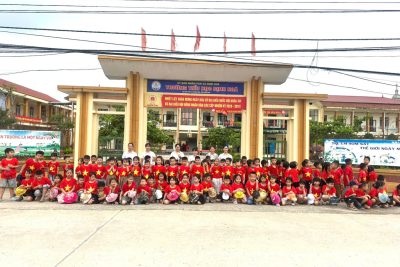 ẢNH CÁC CHÁU 5 TUỔI THĂM QUAN TRƯỜNG TIỂU HỌC ĐỊNH HOÁ