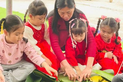 TRẢI NGHIỆM GÓI BÁNH CHƯNG XANH – GÌN GIỮ HƯƠNG VỊ TẾT CỔ TRUYỀN TẠI TRƯỜNG MẦM NON ĐỊNH HOÁ